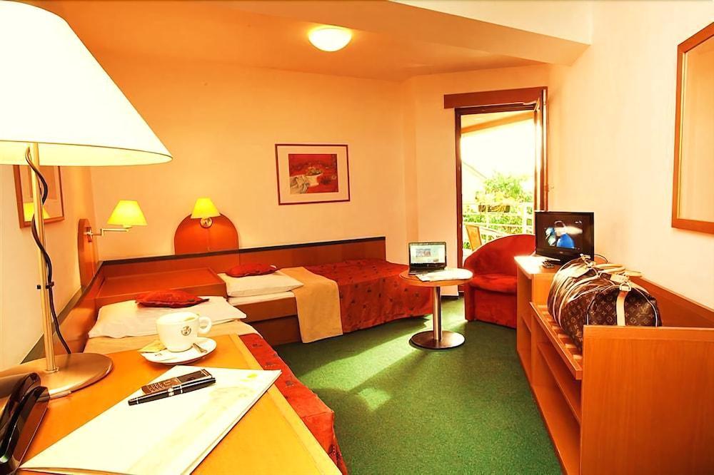 Hotel Troja Πράγα Εξωτερικό φωτογραφία